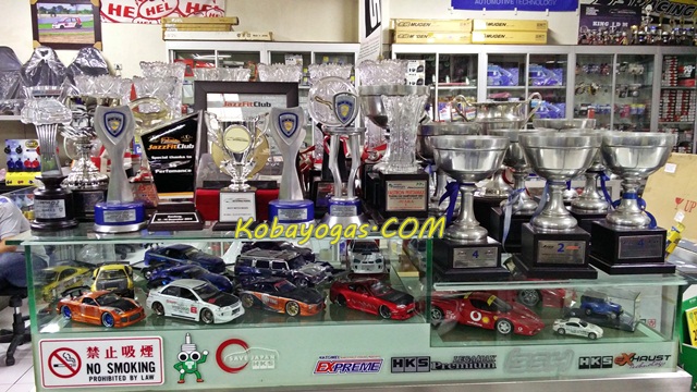 ini sebagian piala prestasi Ronny S Sjarif