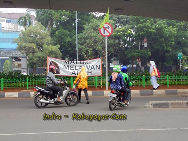 motor lawan arah