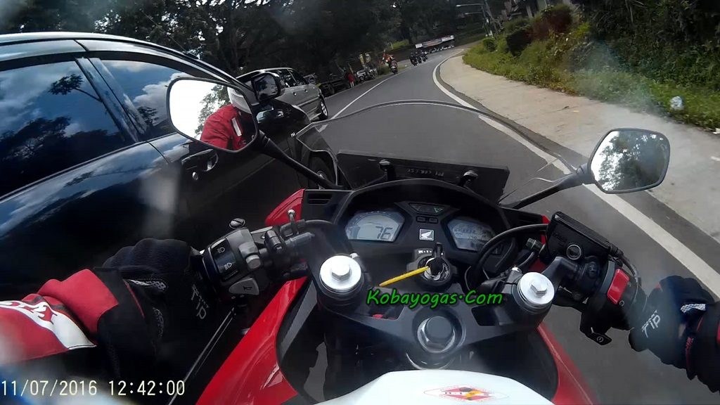 CBR650F vs Avanza 4