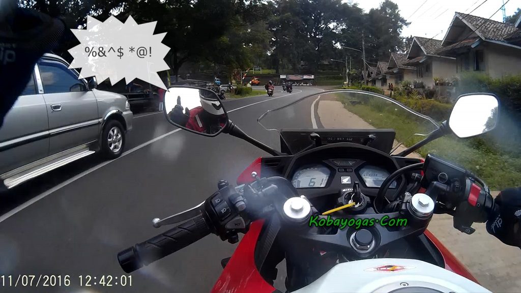 CBR650F vs Avanza 8