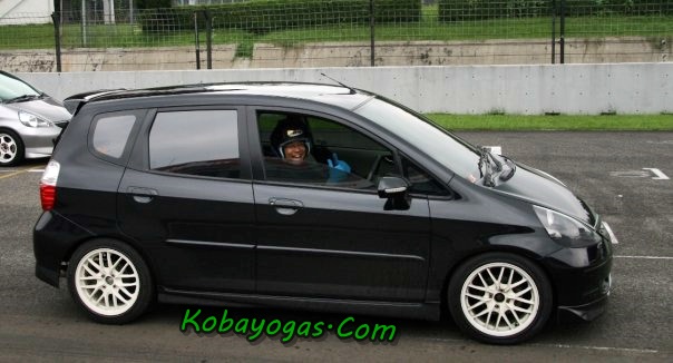 masih pakai blackracing phantom winter edition :D 