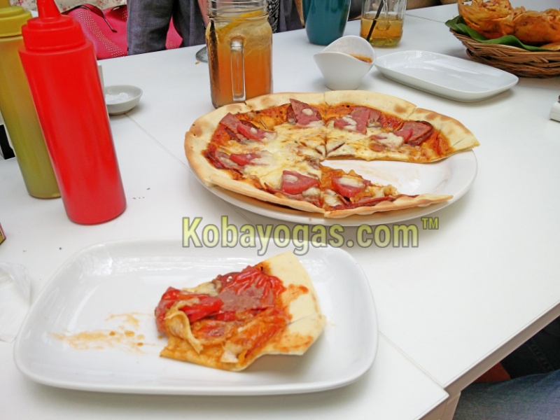 pizza-nya crispy dan yummy
