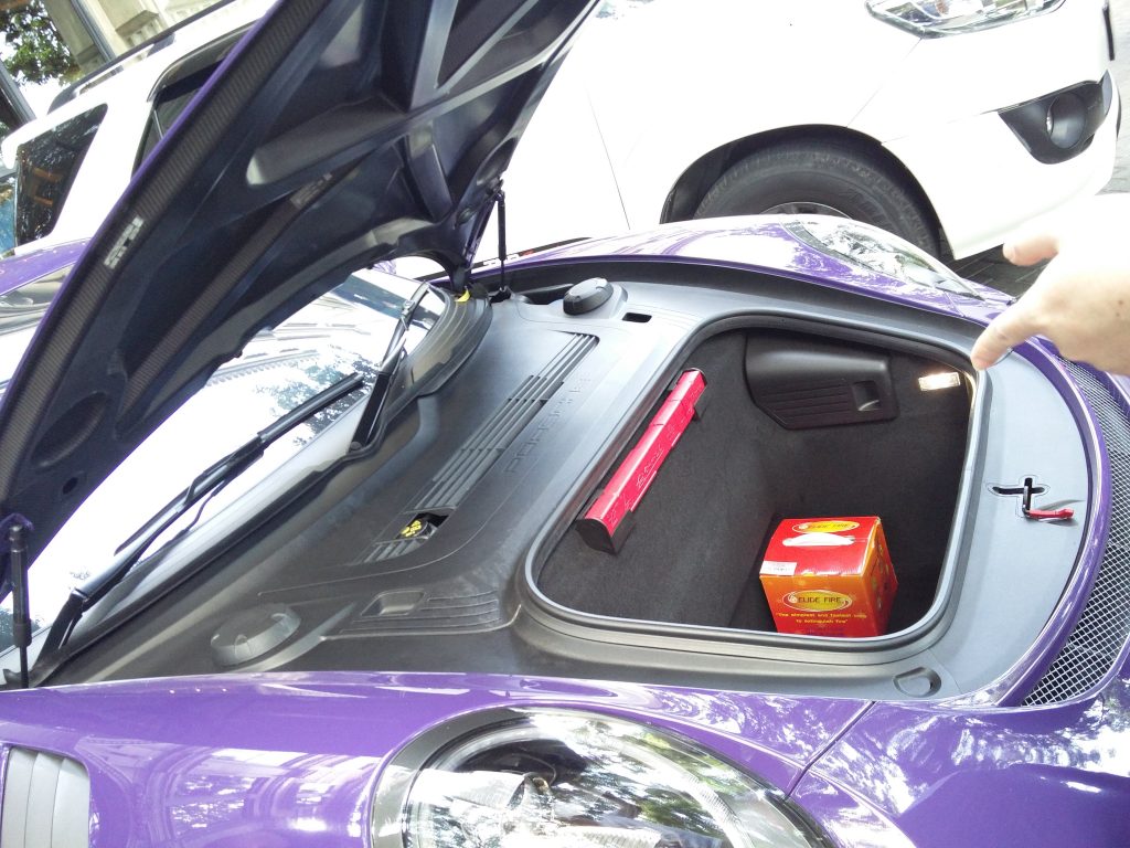 mobil mahal kok gada mesinnya ya?
