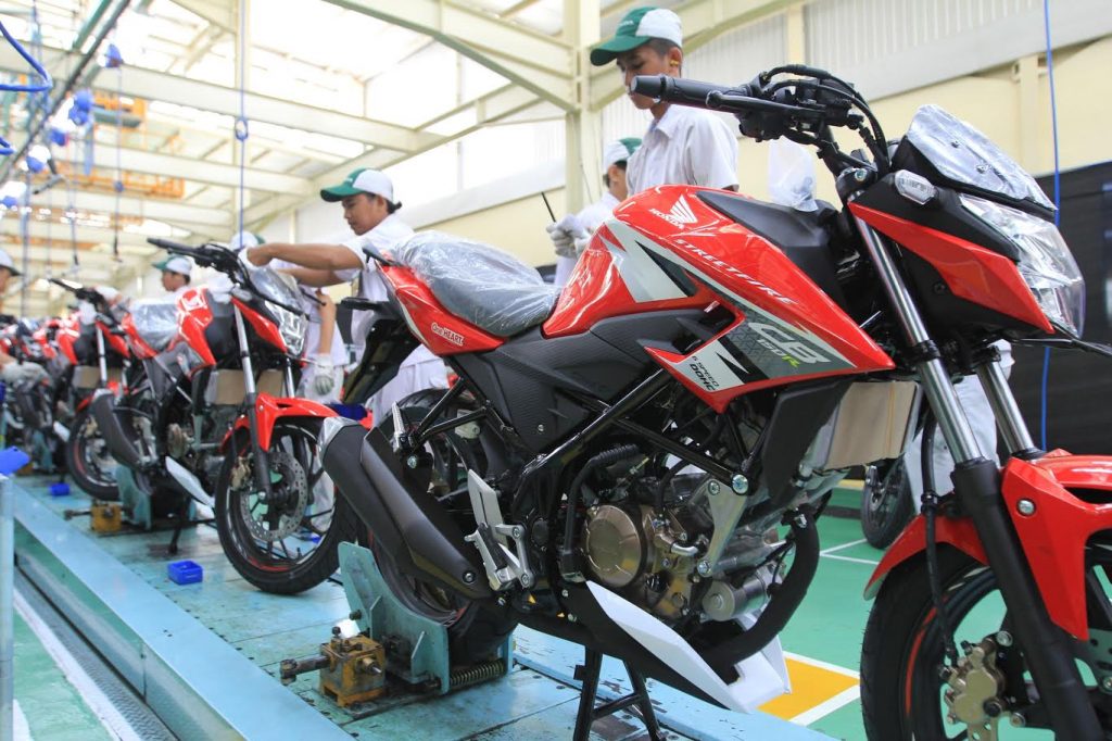 all new cb150r Racing Red