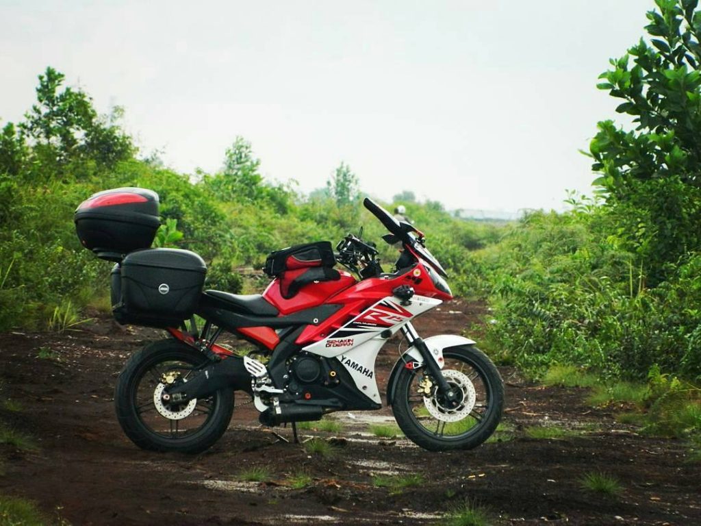 Yamaha R15 tourer