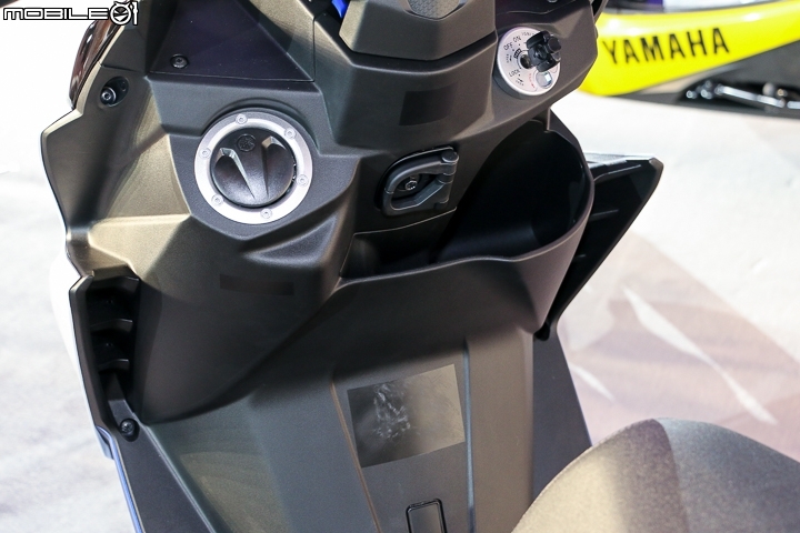 lubang pengisian bensin Yamaha Force 155 ada di kiri atas, praktis!