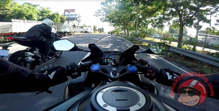 pake helm nolan ngurangi pegel leher :D