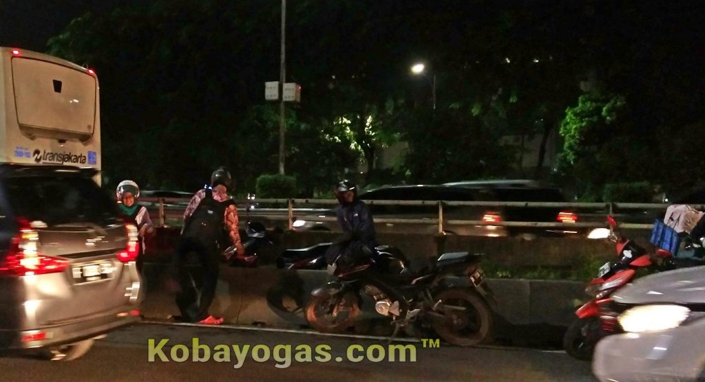 bikers takut polisi angkut keluar motornya