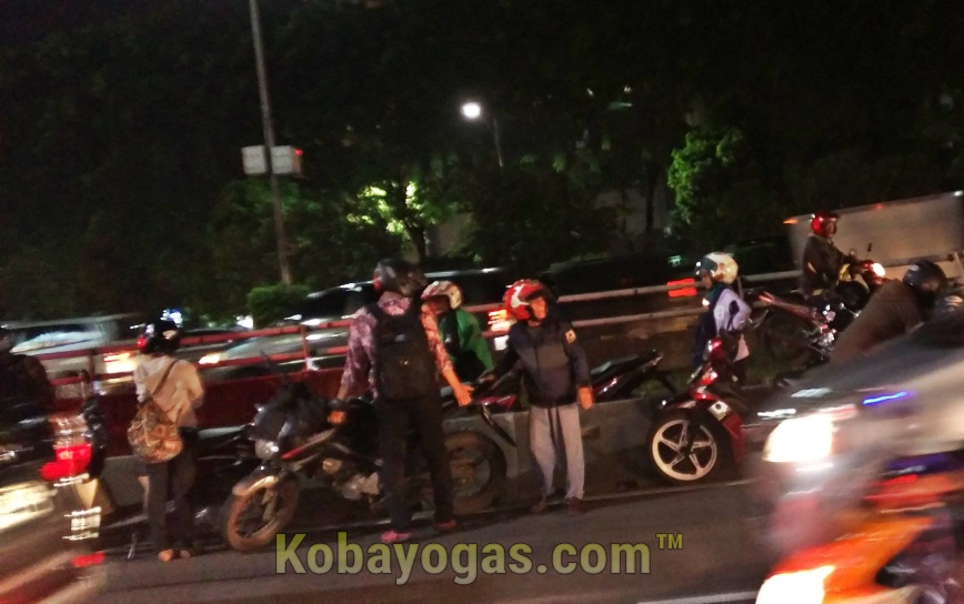 bikers takut polisi angkut keluar motornya