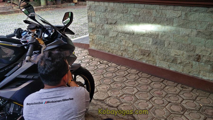 cara mengatur sorot lampu depan Honda CBR250RR