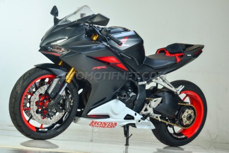 Modifikasi-Honda-CBR250RR pakai Limbah-Moge