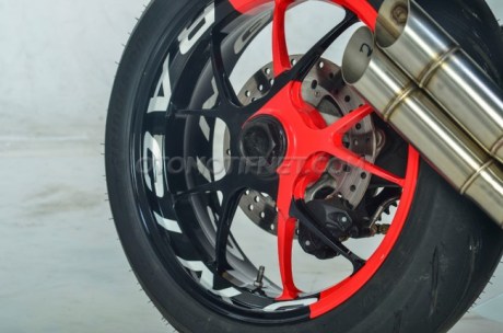 Modifikasi-Honda-CBR250RR pakai Limbah-Moge
