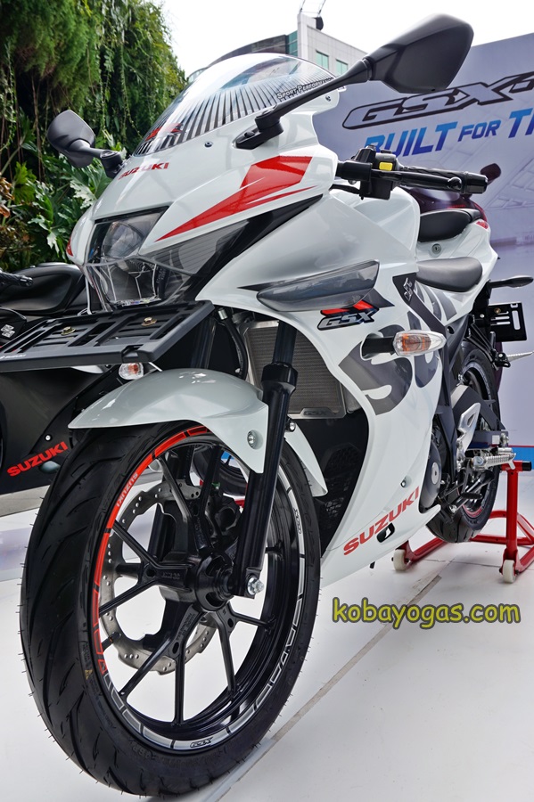 Modifikasi Suzuki GSX-R150 putih