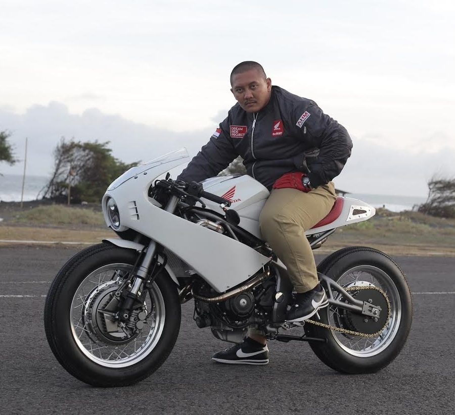modifikasi Honda CBR250RR jadi cafe racer