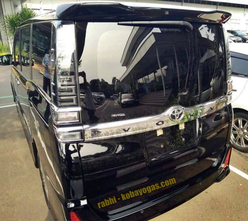 Toyota Voxy terbaru 2017