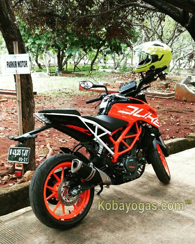 review KTM Duke 390 2017