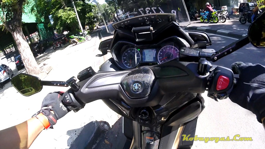 test ride xmax 250