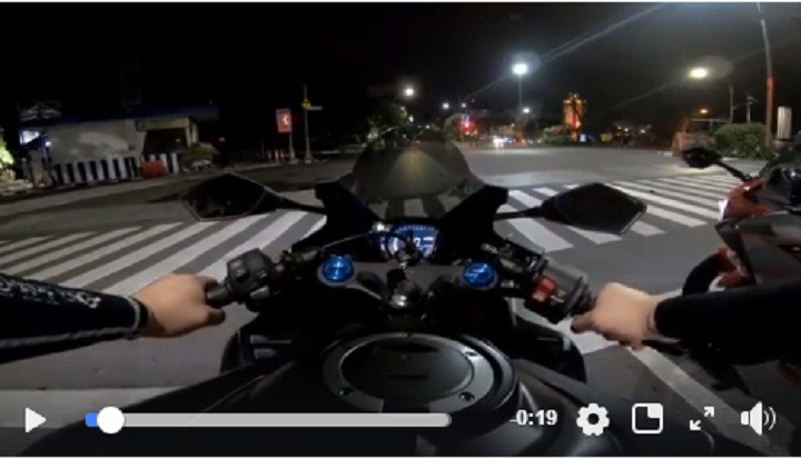 adu drag-Ninja-250-FI-2018-vs CBR250RR