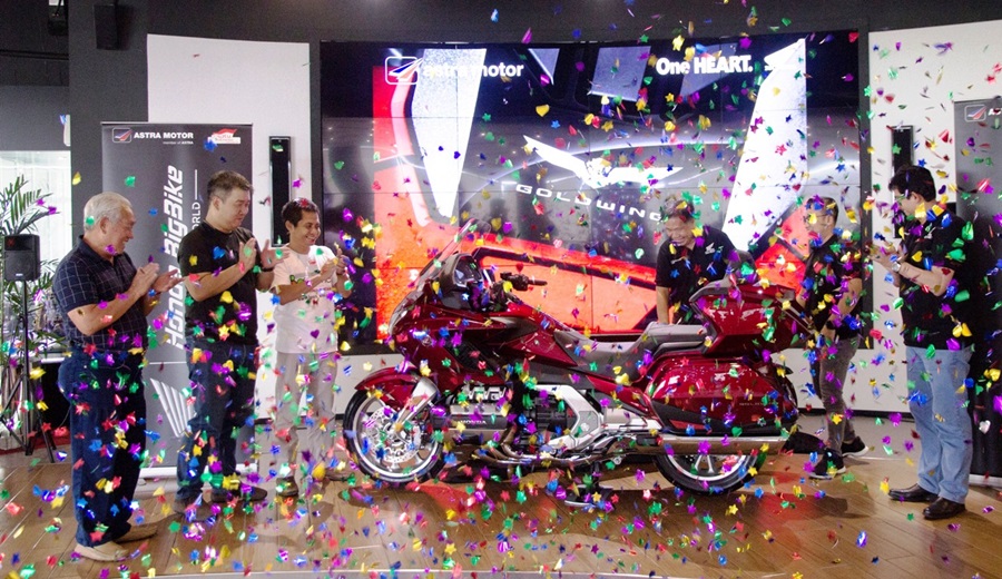 unboxing honda gold wing 2018