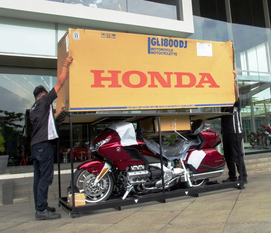 unboxing honda gold wing 2018