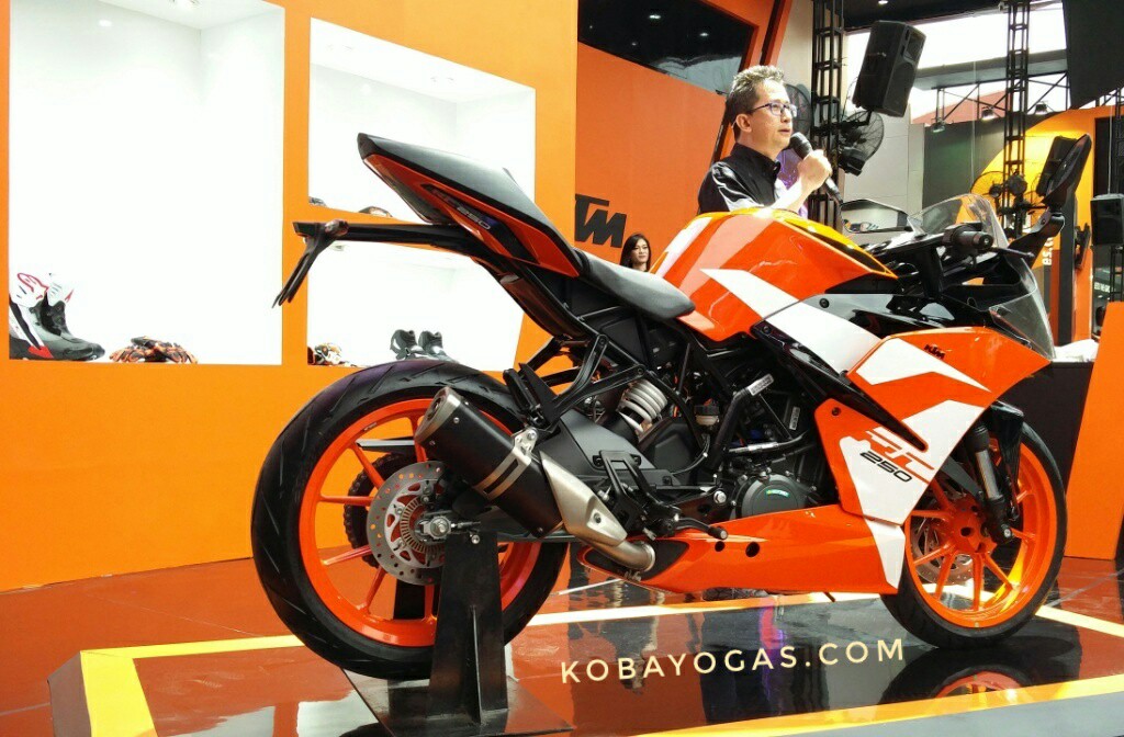 KTM RC250 SE Side Muffler