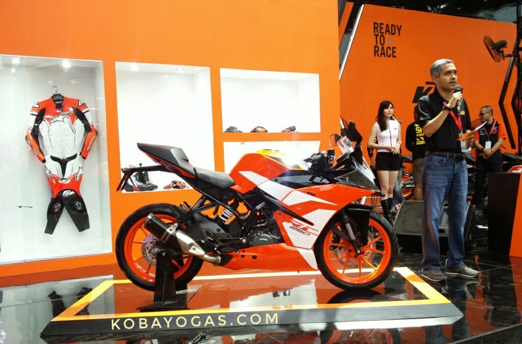 KTM RC250 SE Side Muffler 1