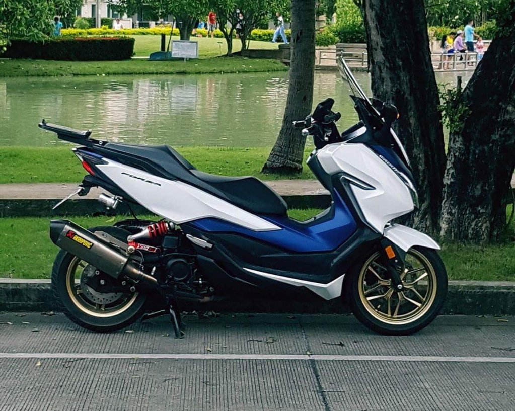 Modifikasi Honda Forza monoshock muffler akrapovic