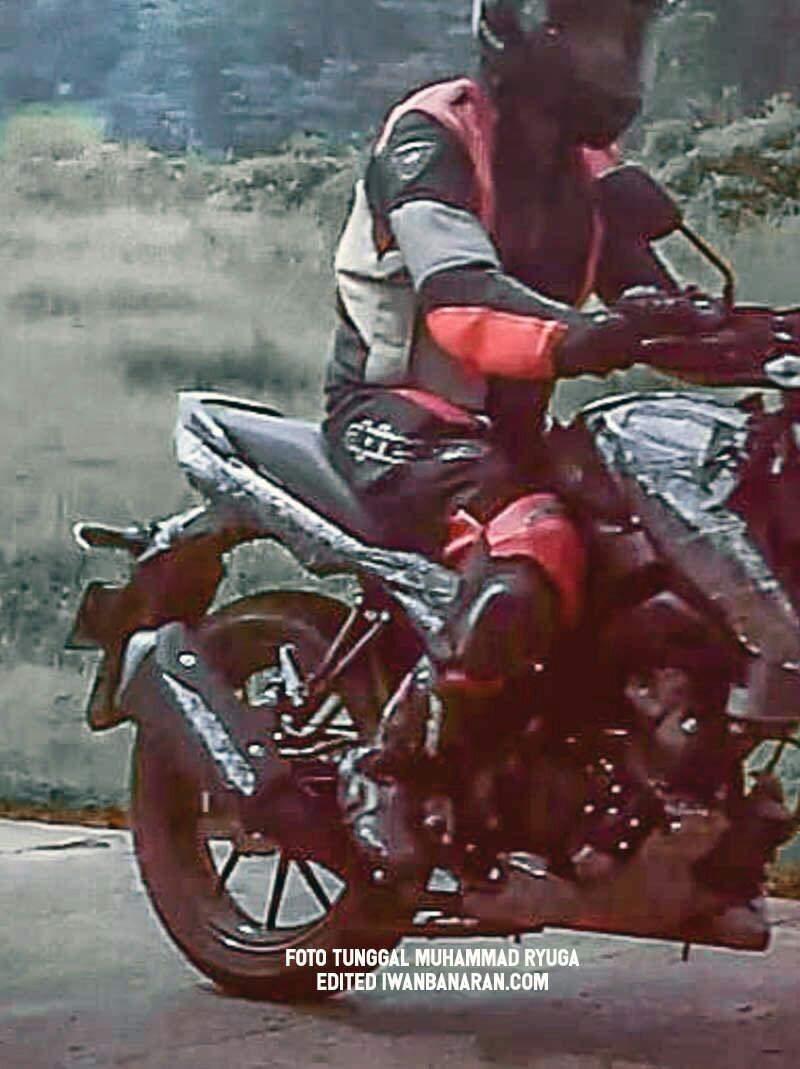 spy shot Suzuki Bandit 150 lampu depan ramping dan jok tandem 1