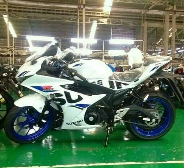 Suzuki GSX-R150 2018 Warna Baru Putih Velg Biru 1
