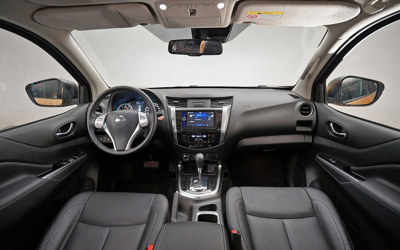 interior Nissan Terra