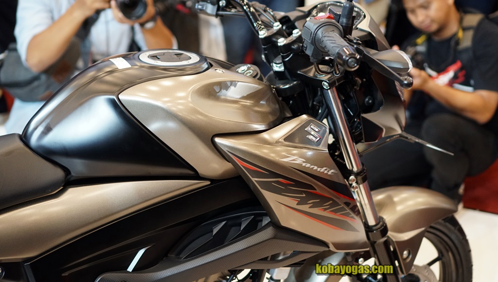 Galeri Gambar dan Foto Suzuki GSX150 3