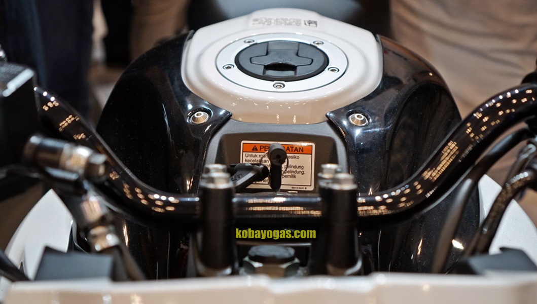 Galeri Gambar dan Foto Suzuki GSX150 1