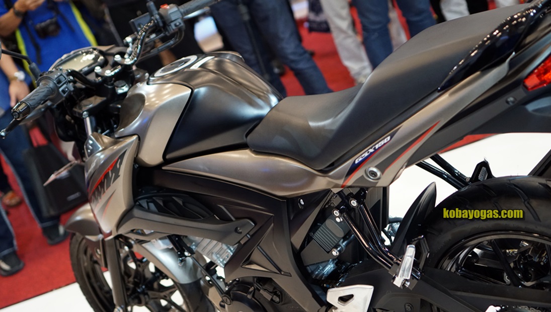 Galeri Gambar dan Foto Suzuki GSX150 2