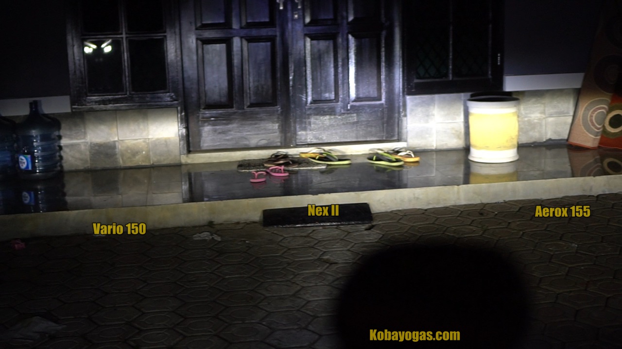Adu Terang Sinar Lampu Yamaha Aerox vs Honda Vario 150 2