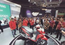 Presiden Jokowi Sambangi Booth Yamaha dan Melihat Yamaha FreeGo Di IMOS 2018