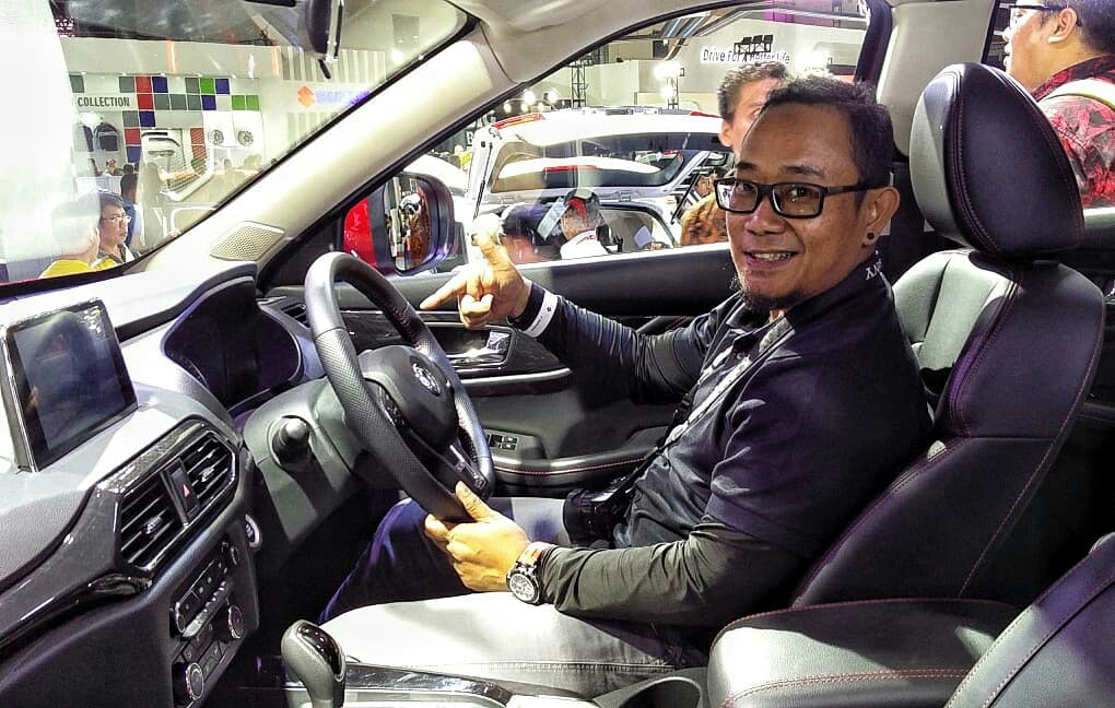 interior DFSK Glory 560