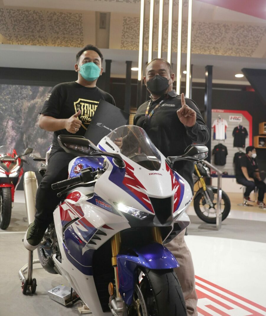 pembeli pertama CBR1000RR-R SP 2022