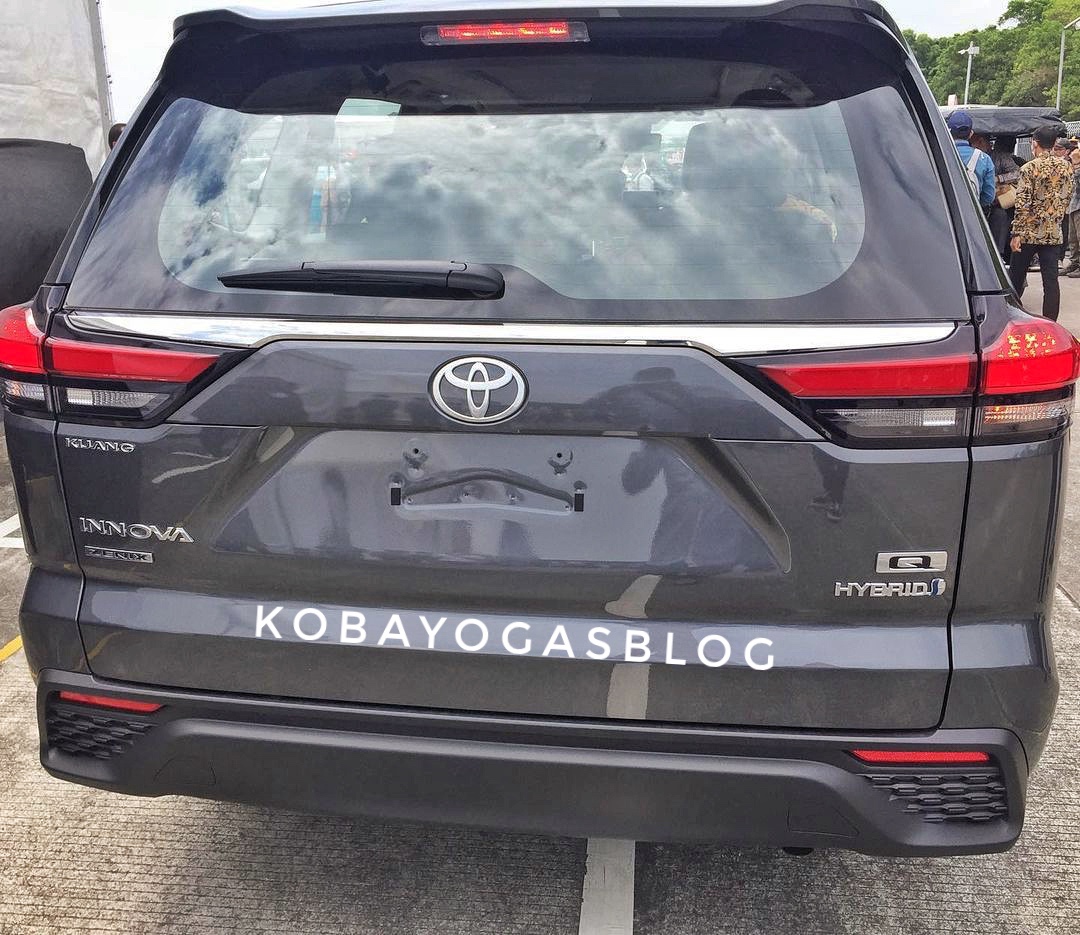 bagian belakang Innova Zenix hybrid 2023