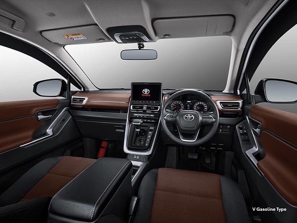 interior Innova Zenix hybrid 2023