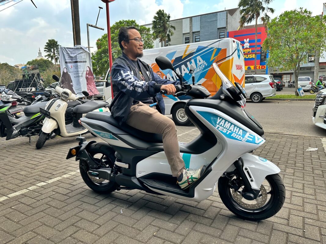 Test Ride Yamaha E01