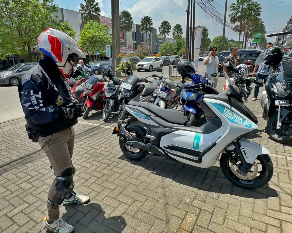 Test Ride Yamaha E01