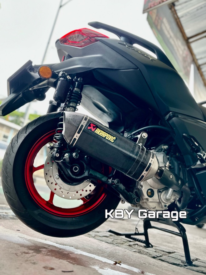 akrapovic xmax