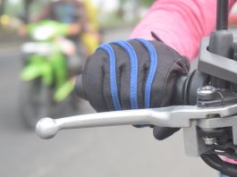 Hindari Jari Tangan Standby Di Tuas Rem, Ini Alasannya!